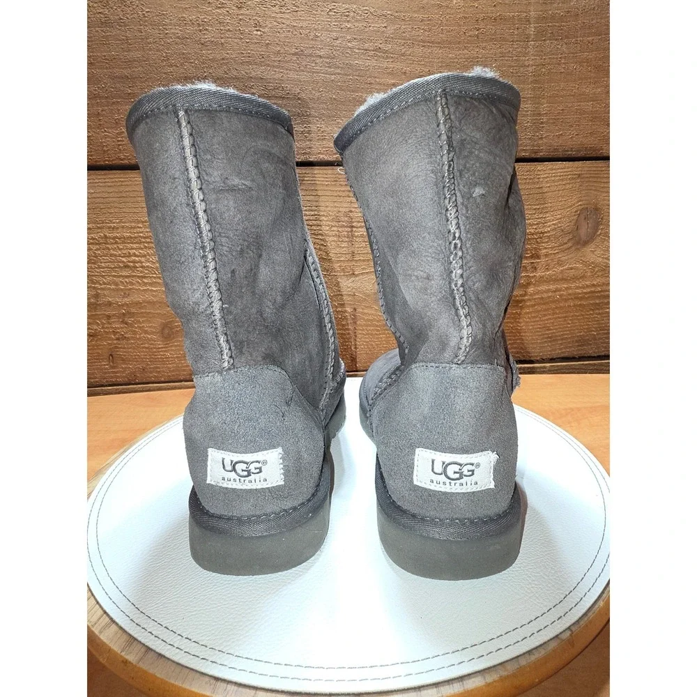 UGG Australia Classic Short II Grey Suede Sheepskin Boots Women Size 8 5825